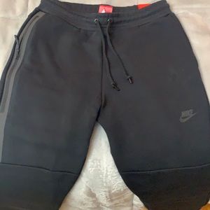 Nike tech fleece pants. Never worn